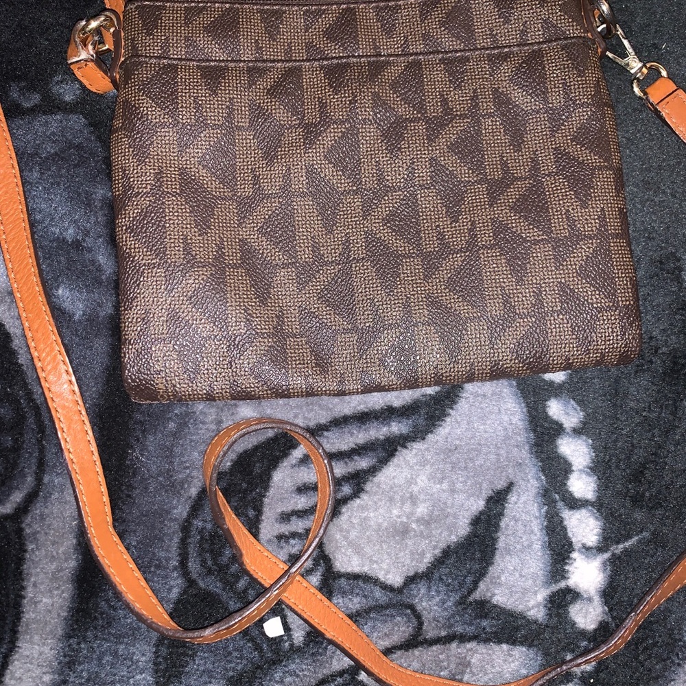 Crossbody - Picture 8 of 8